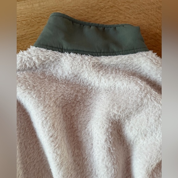 Vuori Cozy Sherpa Popover - Dune - Small - Picture 12 of 13